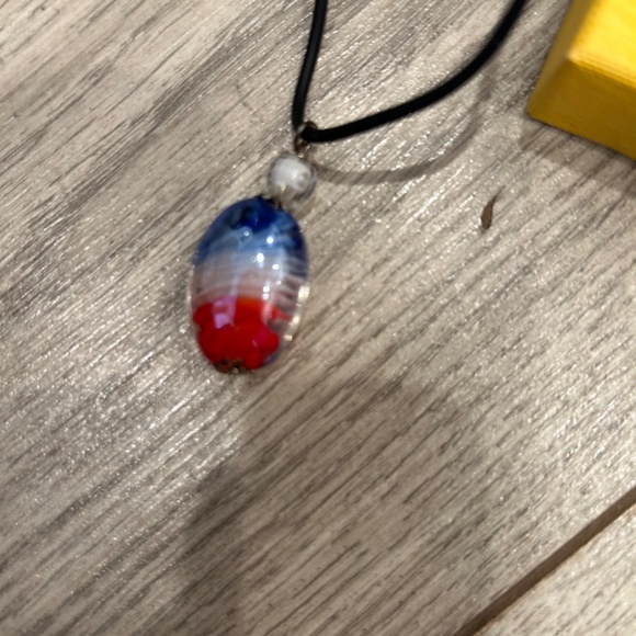 Murano Italy Pendant on Leather Strand Necklace New In Box - Picture 3 of 3